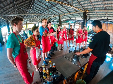A group taking a cooking class in Chiang Mai Thailand