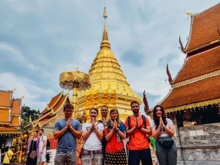 A group photo at Wat Phra Singh Chiang Mai Thailand 